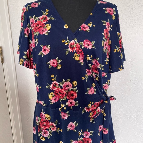 Fortune Ivy HiLo Wrap Dress - Picture 4 of 4